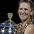 Victoria Azarenka con il suo trofeo
