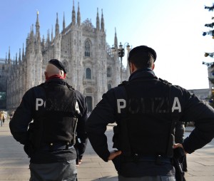 Piazza Duomo, rafforzati i controlli di sicurezza dopo l'attentato di Parigi