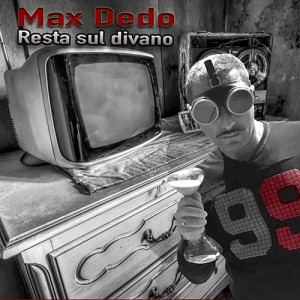 Max_Dedo_Resto_Sul_Divano