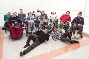 Compagnia GLI SCARROZZATI mi girano le ruote - teatro e disabilità