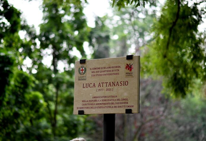 targa in ricordo di Luca Attanasio