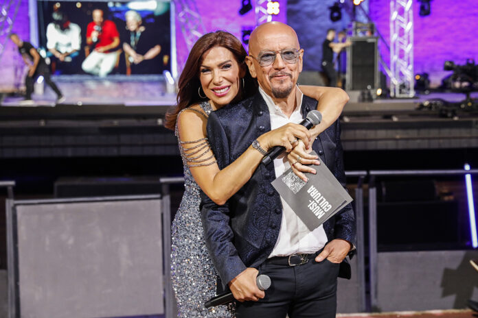 I PRESENTATORI VERONICA MAYA ENRICO RUGGERI