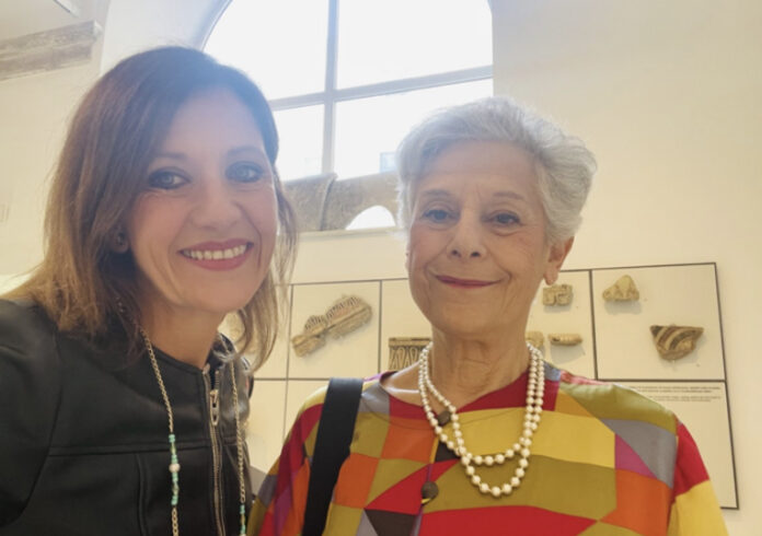 Maristella-Panepinto_giornalista_cn_la_scrittrice_Simonetta_Agnello_Hornby