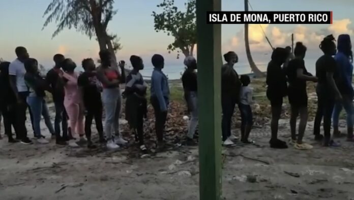 Migranti_haitiani_recuperati_ieri_26_ottobre_nell_isola_di_Mona_di_appartenenza_a_Puerto_Rico