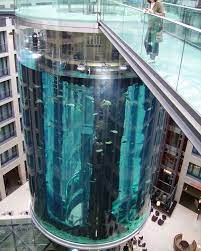 Berlino_Aqua Dorm_il_più_grande_acquario_cilindrico_europeo