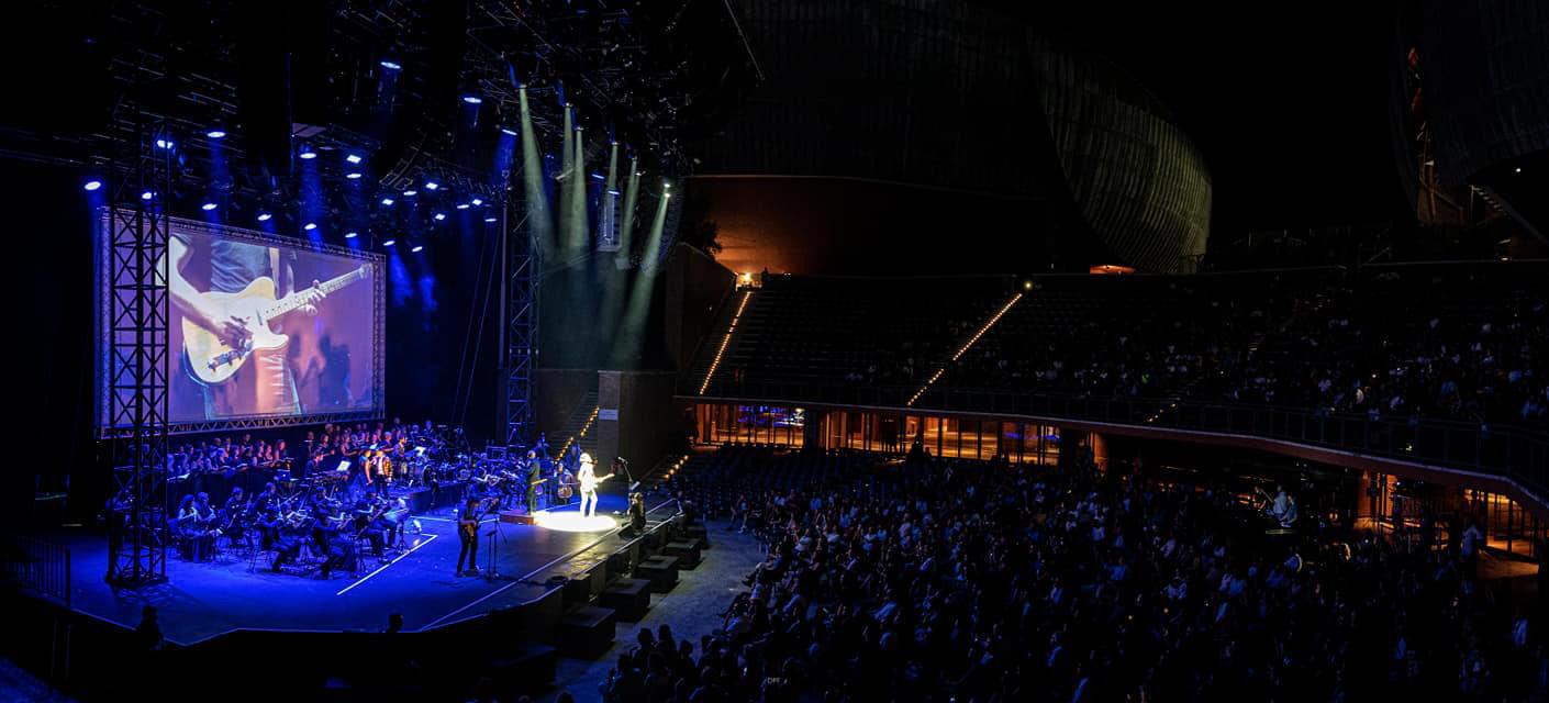 Queen At The Opera_stage