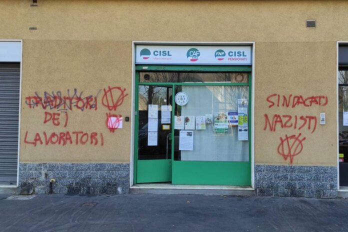 cisl_milano_sede_imbrattata