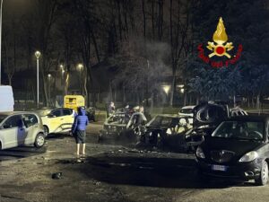 incendio_auto_passirana_di_rho