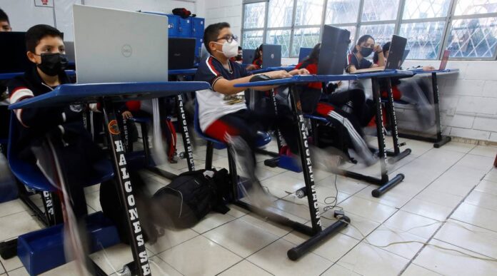 biciletta_scrivania_aula_scuola_per_studenti_Messico