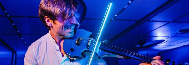Sabato 21 ottobre il violinista “Jedi” Andrea Casta atterra al Teatro Lirico Giorgio Gaber