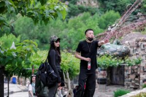yu_zhenli_dahei_mountain_bottle_villa