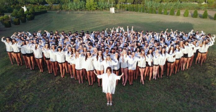 miss_italia_Flash_mob_in_camicia_bianca