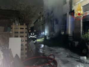 incendio_milano_vigili_del_fuoco
