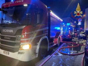 incendio_milano_vigili_del_fuoco