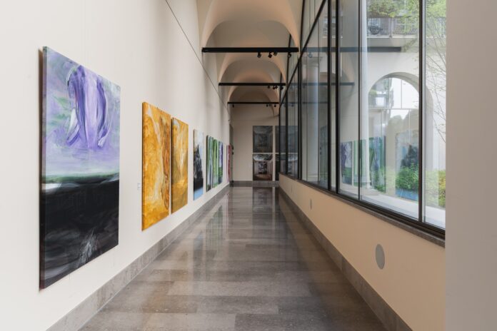 llestimento-mostra-Salvatore-Garau-CORPO-non-CORPO-Fotografia-di-Mariachiara-Casale-