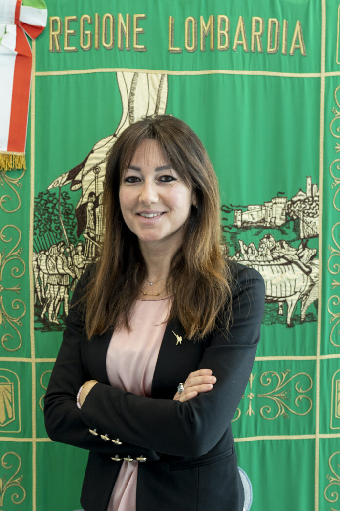 Elena-Lucchini-gonfalone