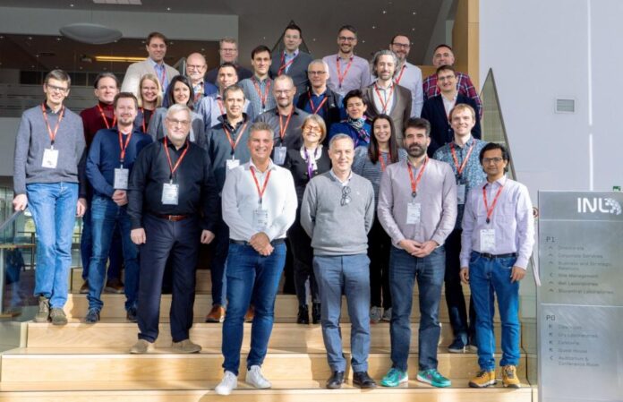 I rappresentanti dei dodici membri del consorzio riuniti presso il Laboratorio internazionale di nanotecnologia iberico