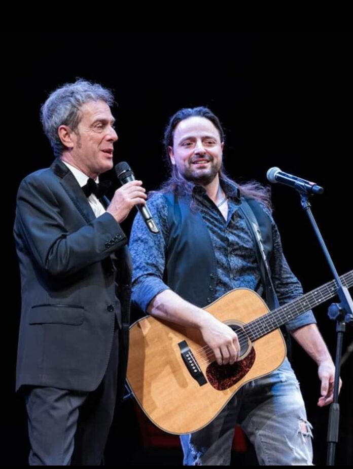 foto-Riccardo-Benini-e-Alberto-Bertoli-sul-palco-Premio-Pierangelo-Bertoli.