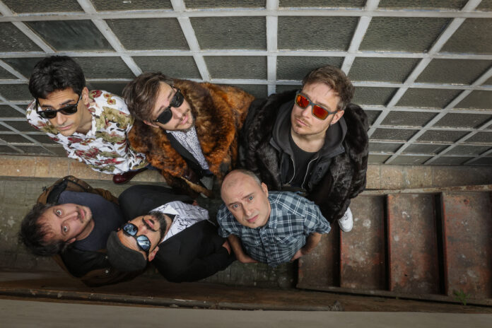 valerio-lundini-e-I-Vazzanikki_ph-azzurra-primavera-FVA25