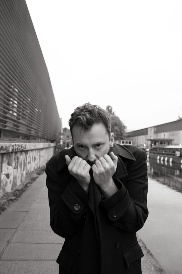 Cesare-Cremonini_foto-di-Greg-Williams-scaled.