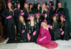 Le modelle curvy con la collezione ispirata agli anni 20 - al centro Barbara Braghin 