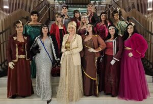 Le-modelle-curvy-con-la-collezione-ispirata-agli-anni-30-al-centro-Barbara-Braghin