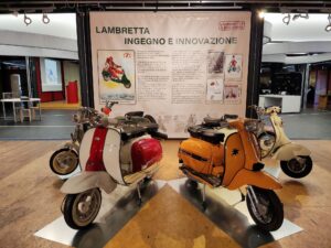 Lambrette_a_Bologna_allestimento