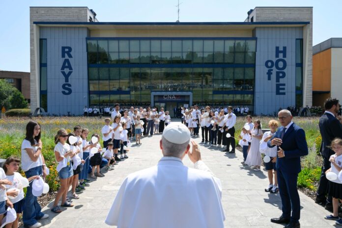 Papa-al-CNAO_Credits-Vatican-Media