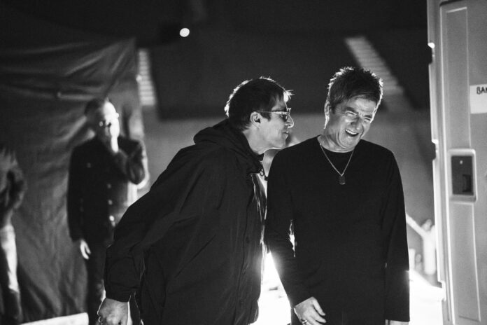 Oasis_Tokyo_Doc_foto-di-Simon-Emmett