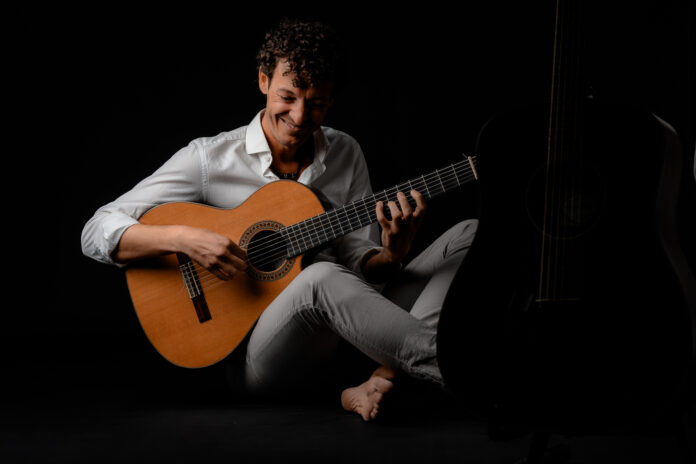 Luca-Falomi-chitarrista-e-compsitore.